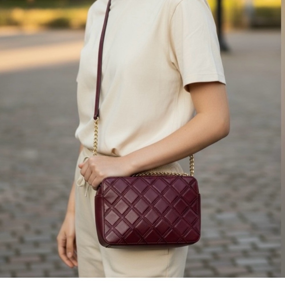 Michael Kors Elegant red leather qualted Bag